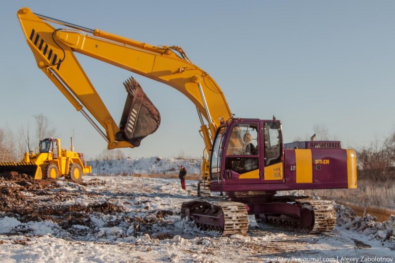 ЧЕТРА экскаватор гусеничный