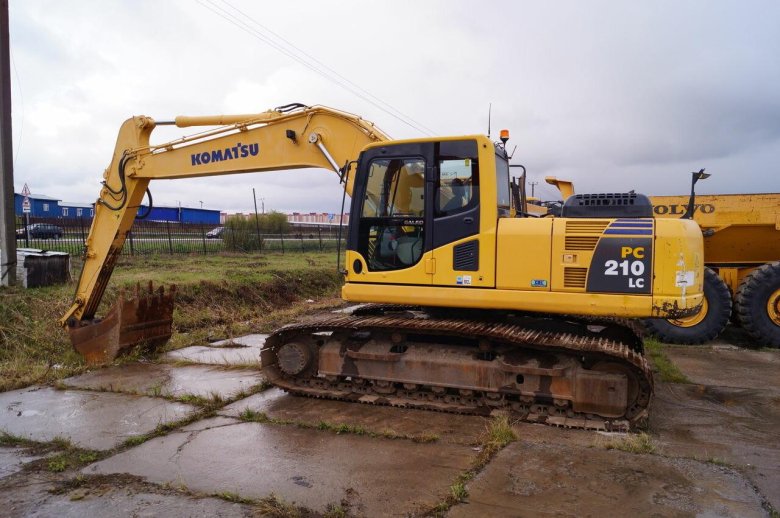 Komatsu pc210
