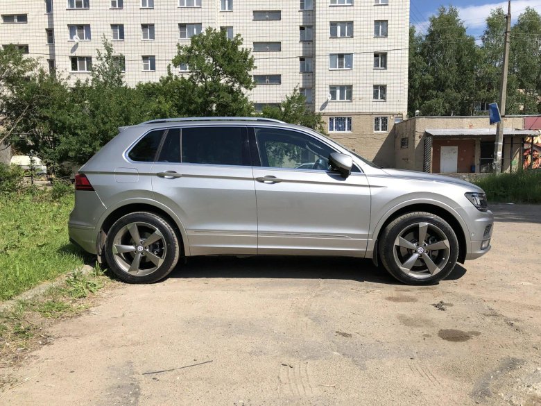 Фольксваген Тигуан на дисках r19