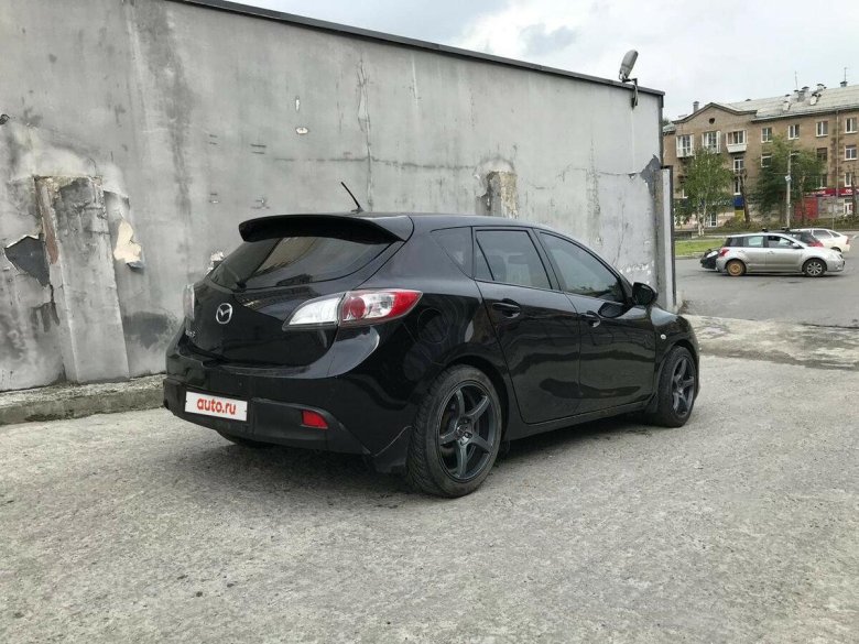 Черная Mazda 3 BL r17