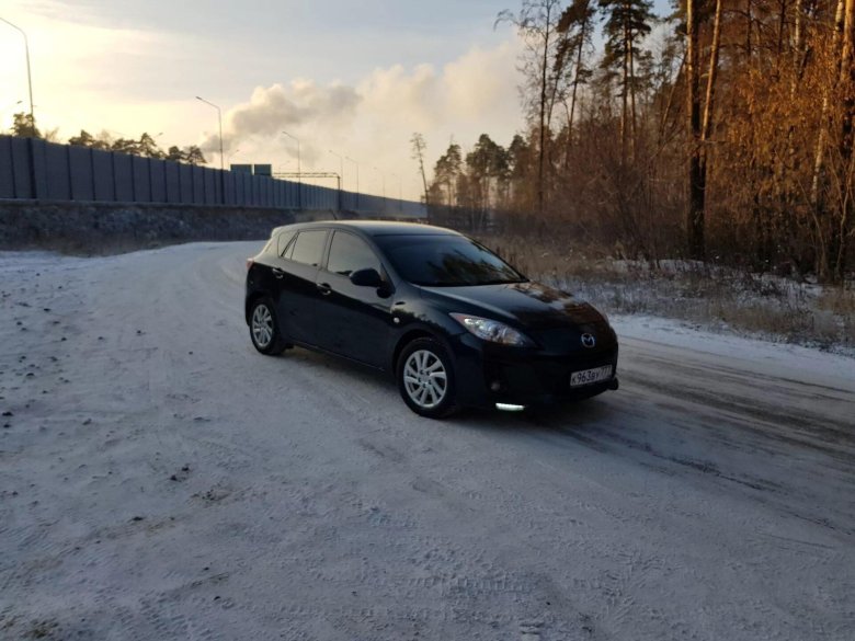 Мазда 3 хэтчбек черная