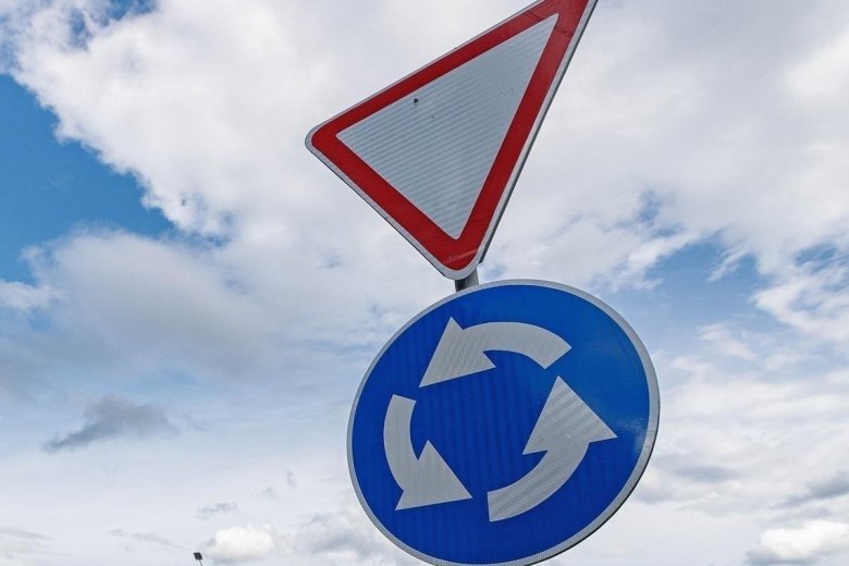 Знак круговое движение