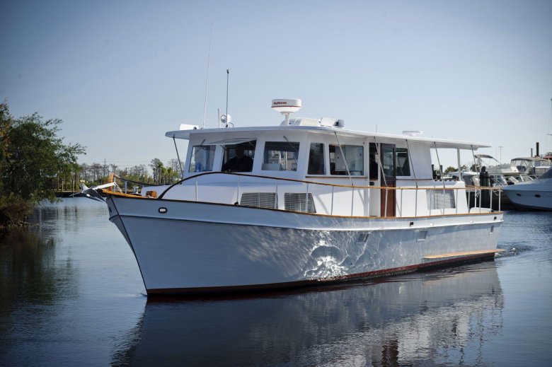 Крейсерский водоизмещающий катер