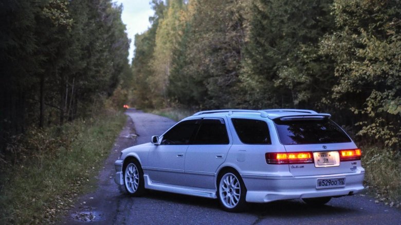 Toyota Mark 2 Qualis