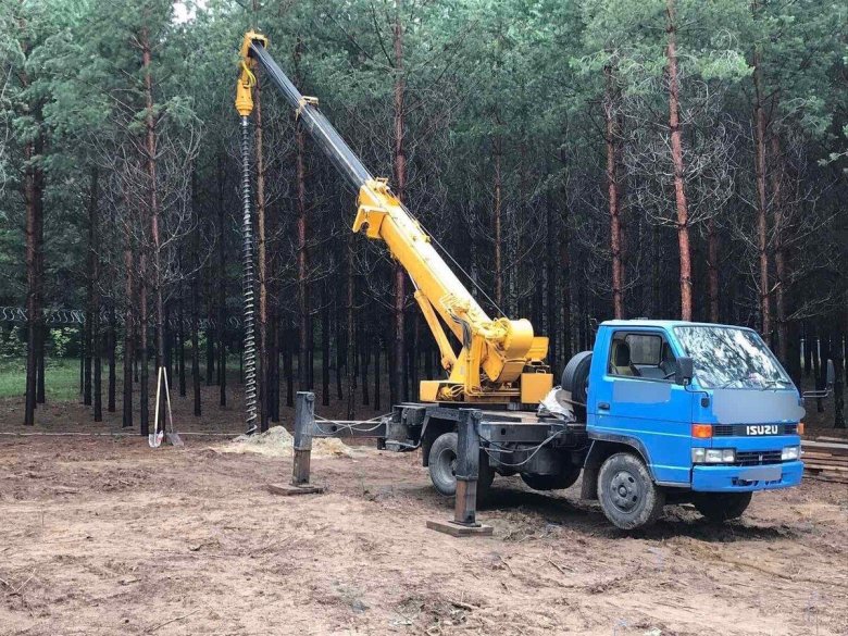 Автобуровая машина