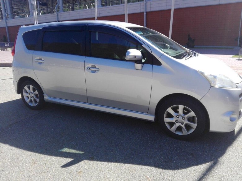 Toyota passo sette 2011