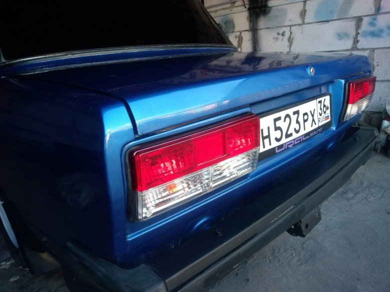 Фонари задние ВАЗ 2107 красно белые