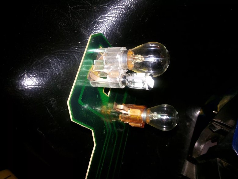 ВАЗ 2107 лампа стоп сигнала цоколь