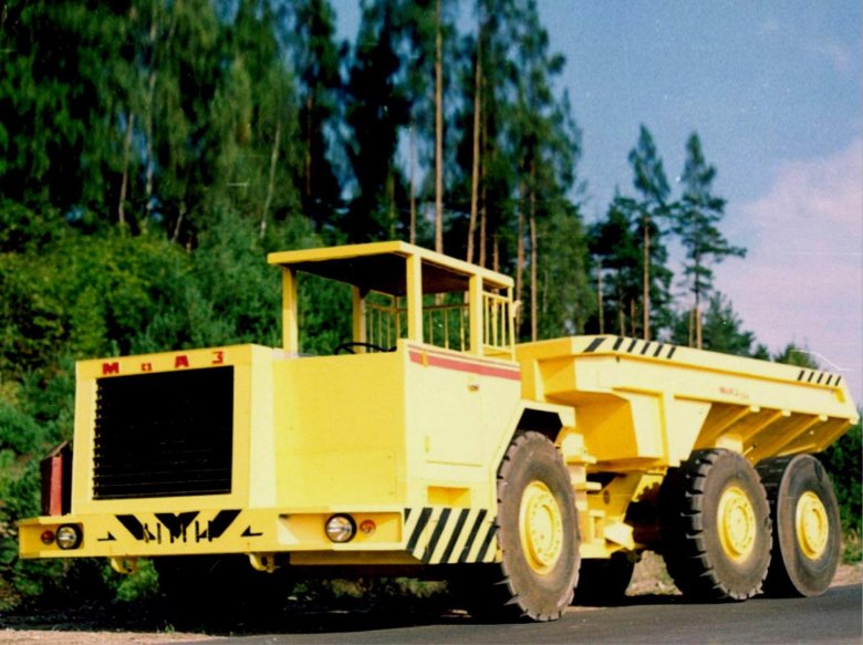 Карьерный самосвал МОАЗ
