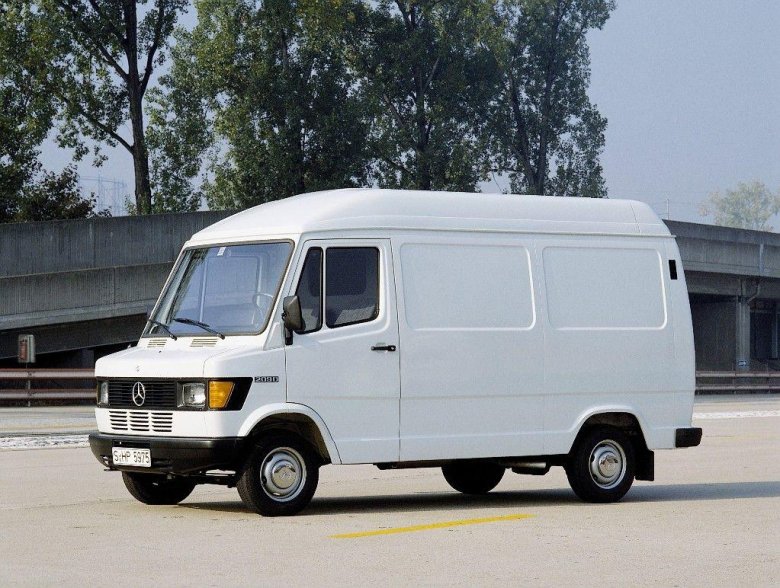 Мерседес Бенц 207