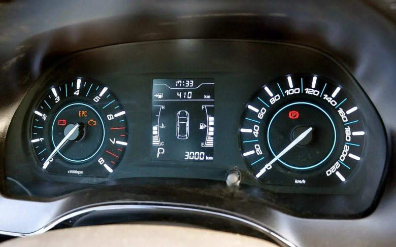 Приборная панель черри Тиго 3