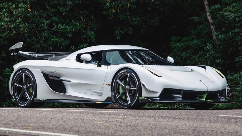 Машина Koenigsegg Agera 2020