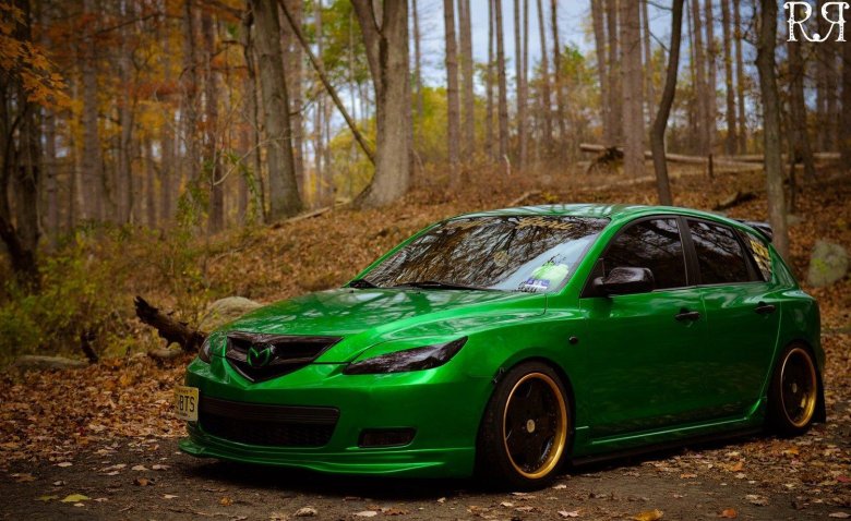 Мазда 3 хэтчбек зеленая