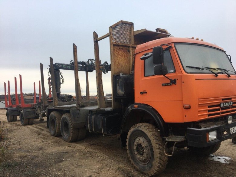 Камаз 43118 оранжевый лесовоз