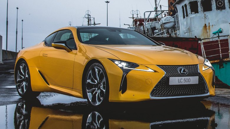 Lexus lc500 желтый