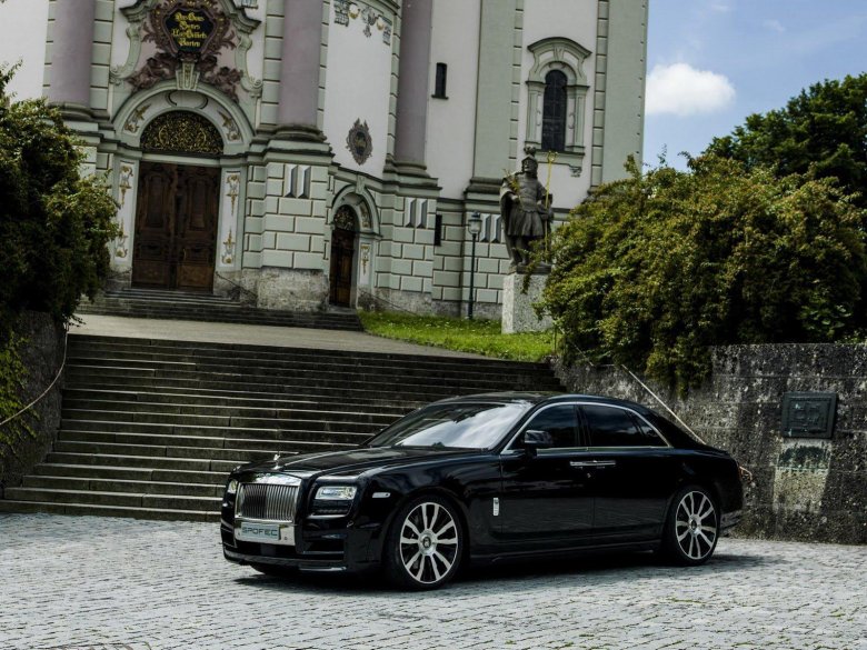 Машина Rolls Royce Ghost