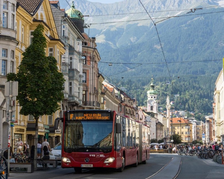 Уличное фото