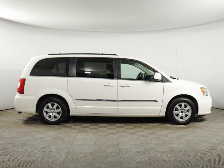 Chrysler town &amp; country v рестайлинг