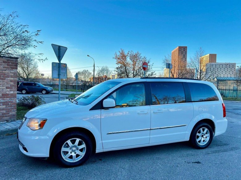 Chrysler town &amp; country v рестайлинг