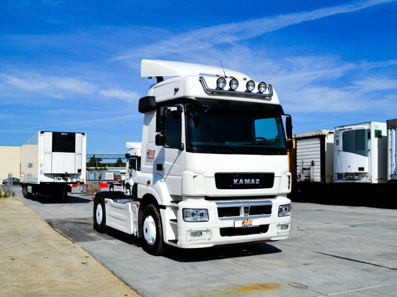 Тягач КАМАЗ 5490