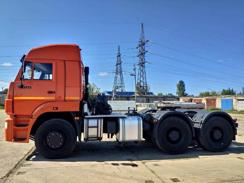 КАМАЗ-6460 седельный тягач