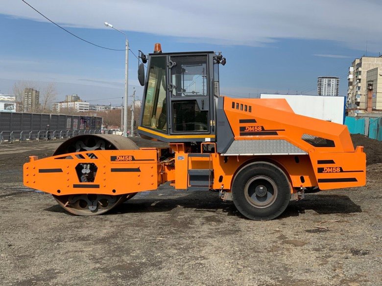 Каток дорожный комбинированный dm-58