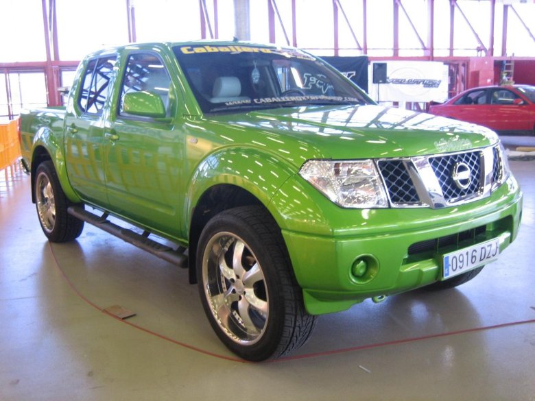 Ниссан Навара зеленый