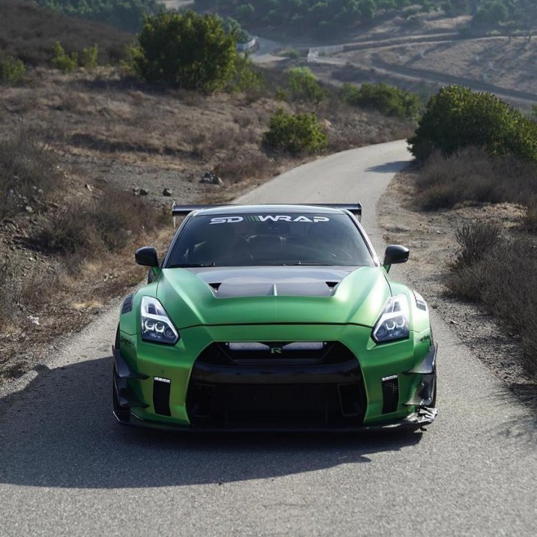 Nissan GTR r35 зеленый