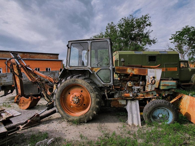 ЮМЗ 6002 экскаватор