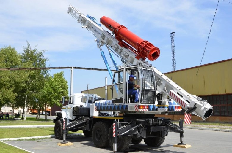 Бурильно-сваебойная машина БМ-811