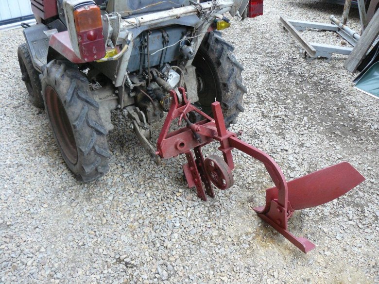 Трактор КМЗ-012