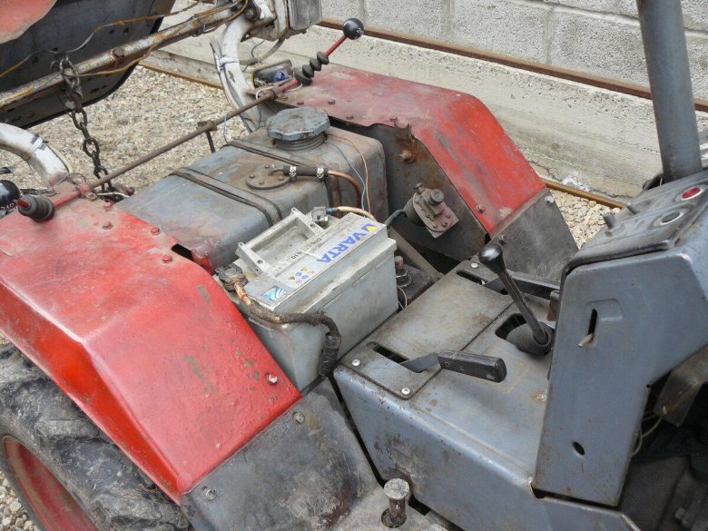 Трактор КМЗ-012