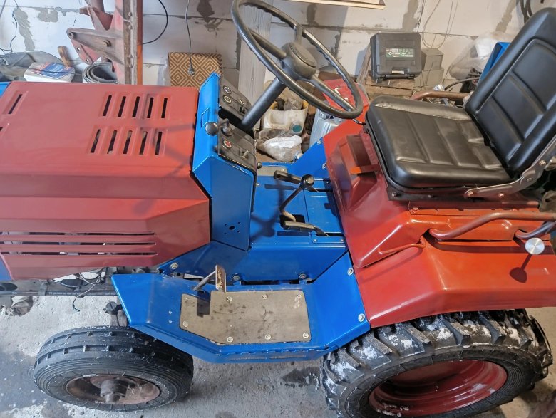 Минитрактор КМЗ-012