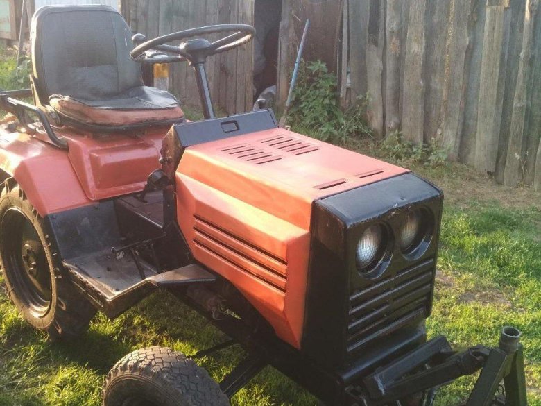 Советский минитрактор хтз т010