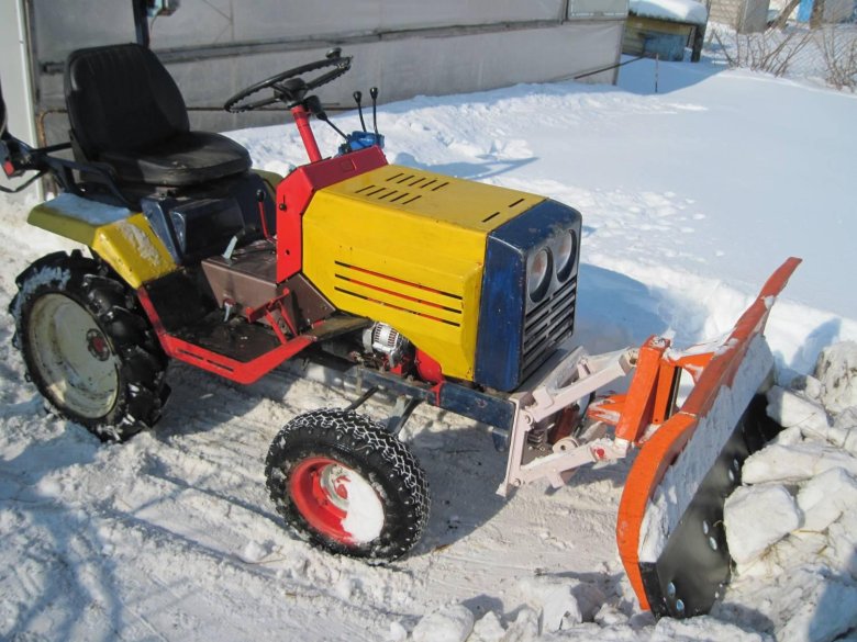 Трактор КМЗ-012