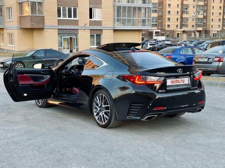 Черный Lexus RC 200t