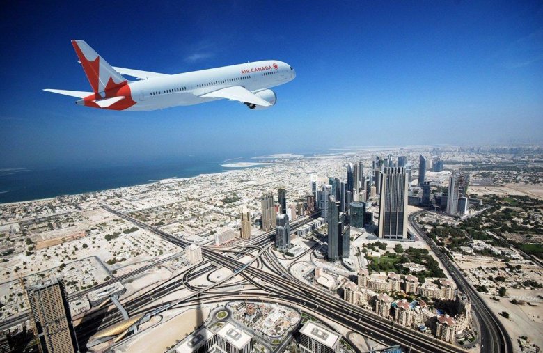Самолет над Дубаем