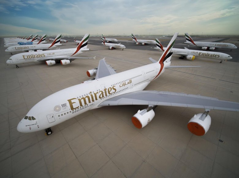 Самолет Emirates a380