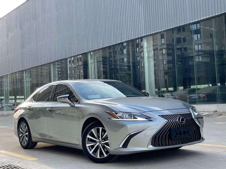 Lexus es vi