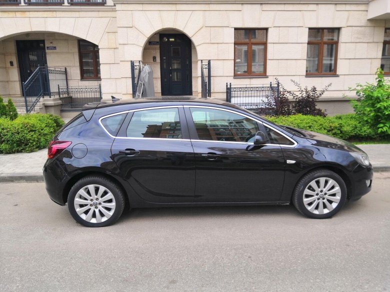 Опель Астра j 2010 хэтчбек