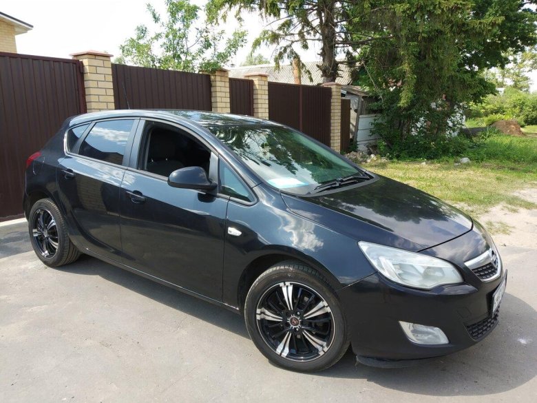 Опель Астра хэтчбек 2012 черный