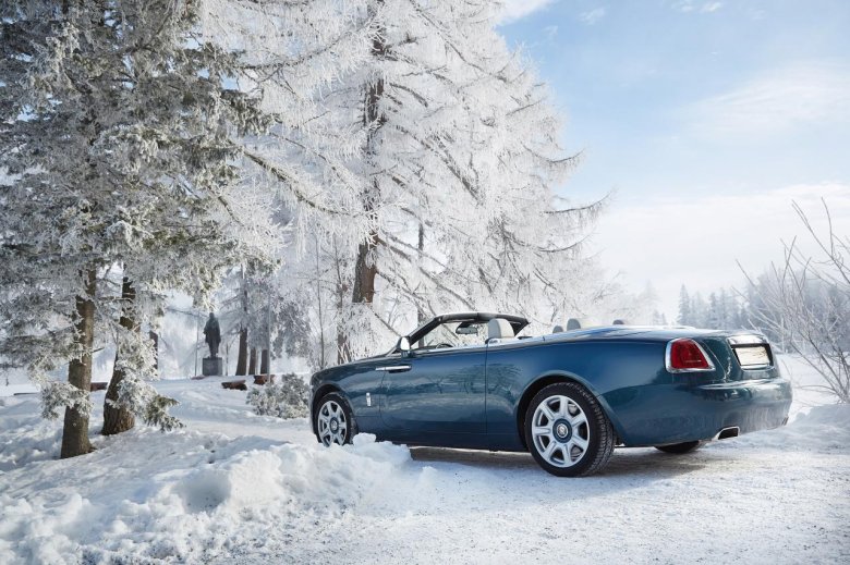 Роллс Ройс замерзшее озеро