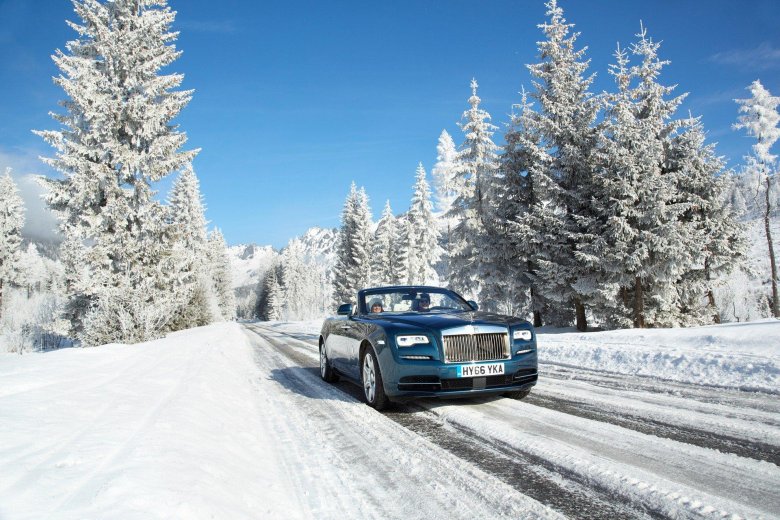Роллс Ройс замерзшее озеро