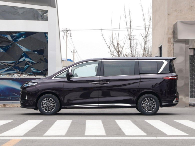 Китайский минивэн 009