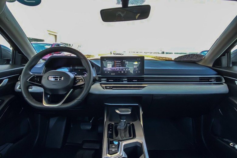 Geely Emgrand 7 2023