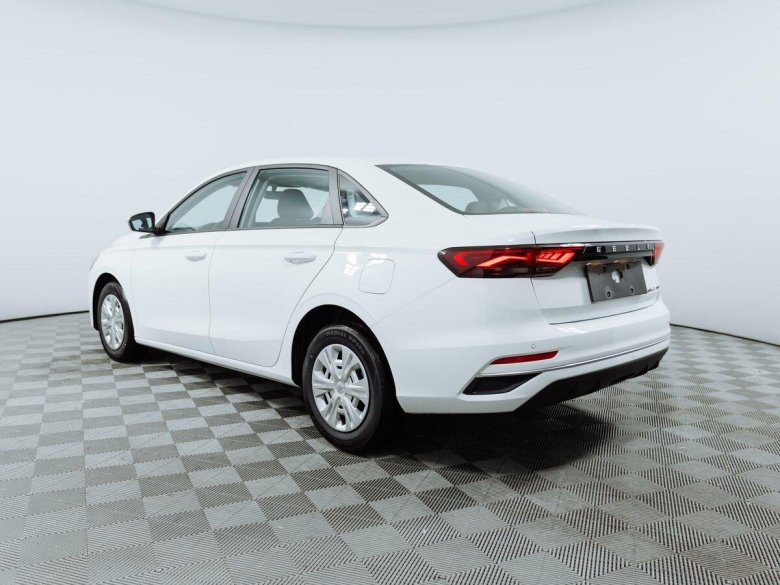 Белый Джили Эмгранд 2023