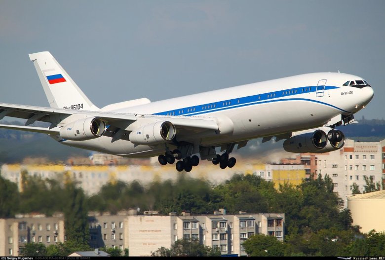 Самолет ил-96-400впу