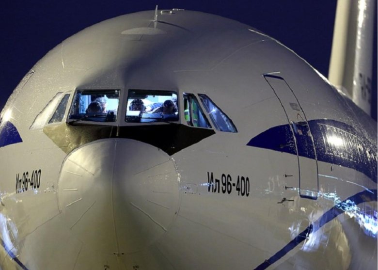 Ил-96-400м кабина