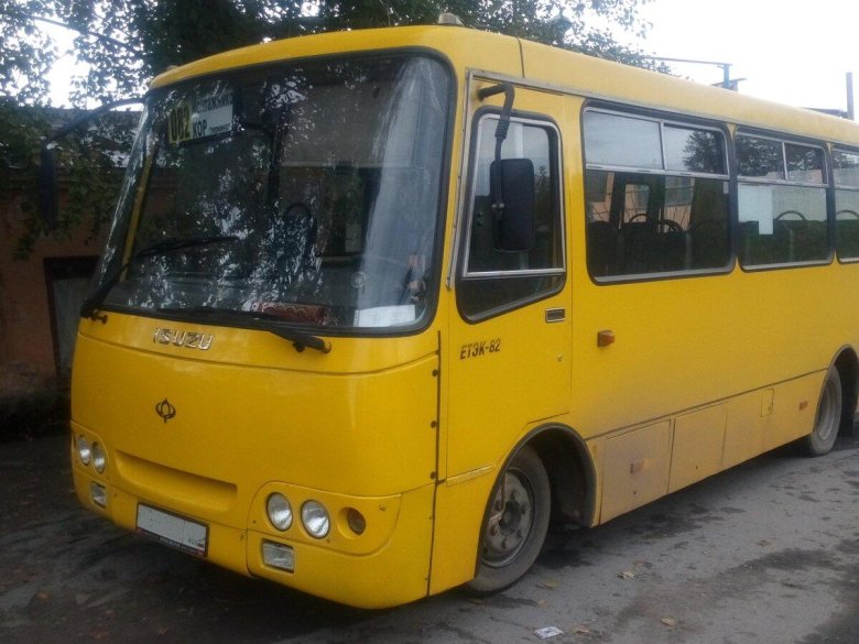 Желтый автобус Исузу 092