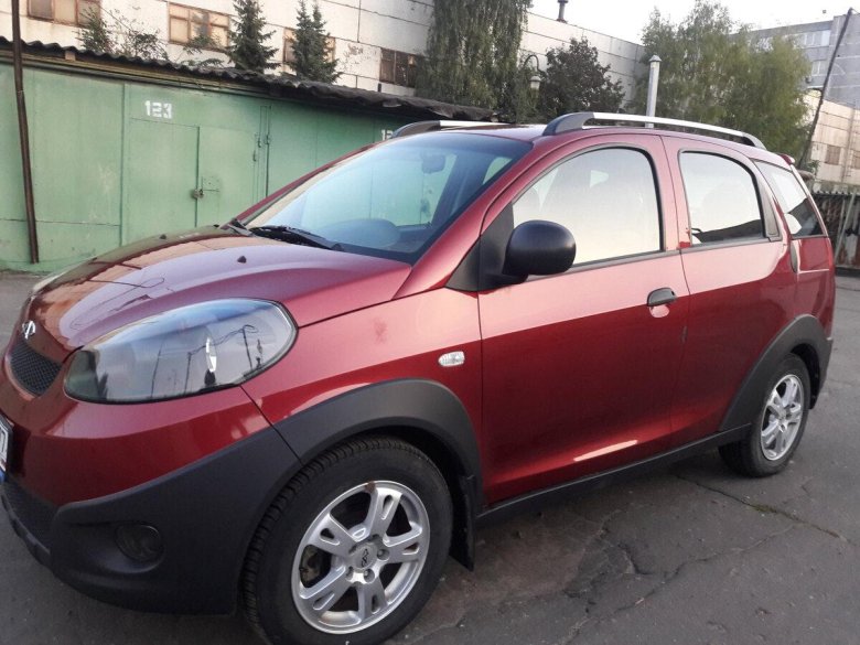 Машина чери Индис